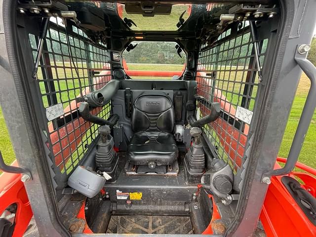 Image of Kubota SSV75 equipment image 4