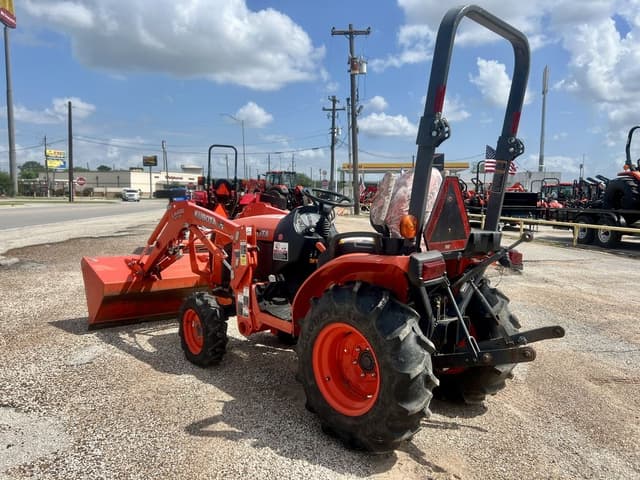 Image of Kubota B2601HSD equipment image 2