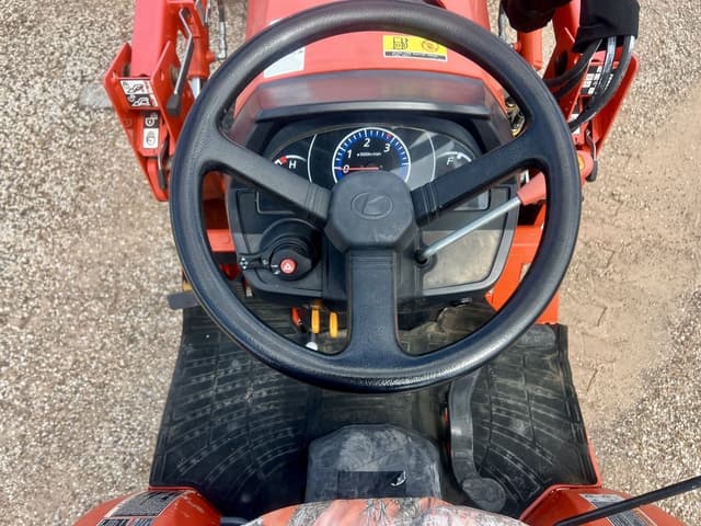 Image of Kubota B2601HSD equipment image 4