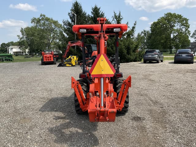 Image of Kubota B26 equipment image 3