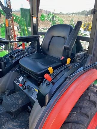 Image of Kubota B2650 equipment image 4