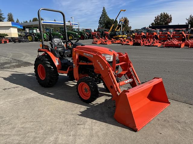 Image of Kubota B2650 equipment image 3