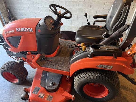 Image of Kubota BX2380 equipment image 4