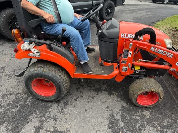 Image of Kubota BX2680 equipment image 1