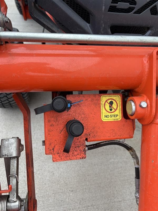 Image of Kubota BX2680 equipment image 4