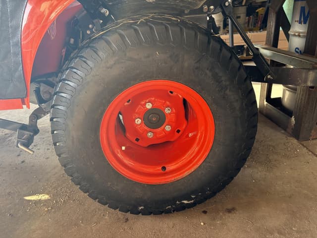 Image of Kubota BX2680 equipment image 3