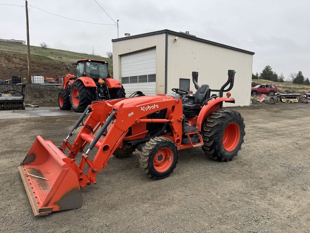 2020 Kubota L4760HST Equipment Image0