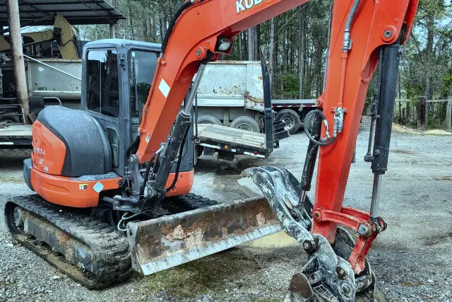 Image of Kubota KX057-4 equipment image 4