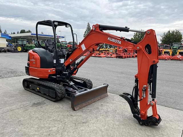 Image of Kubota KX033-4 equipment image 3