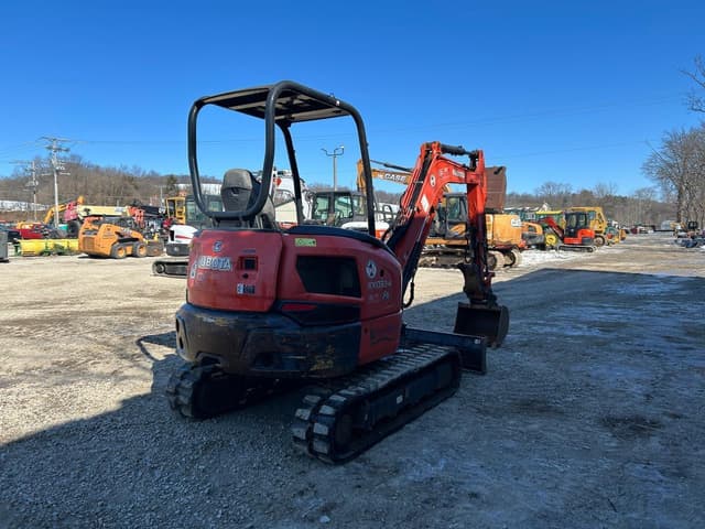 Image of Kubota KX033-4 equipment image 3