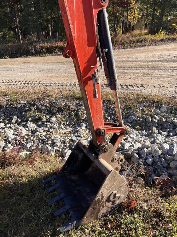 Image of Kubota KX033-4 equipment image 4