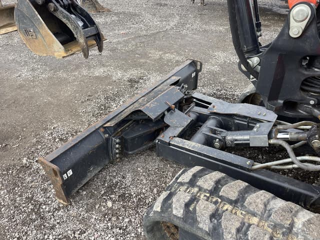 Image of Kubota KX040-4 equipment image 4