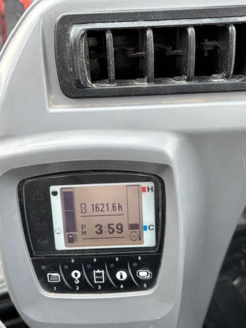 Image of Kubota KX040-4 equipment image 4