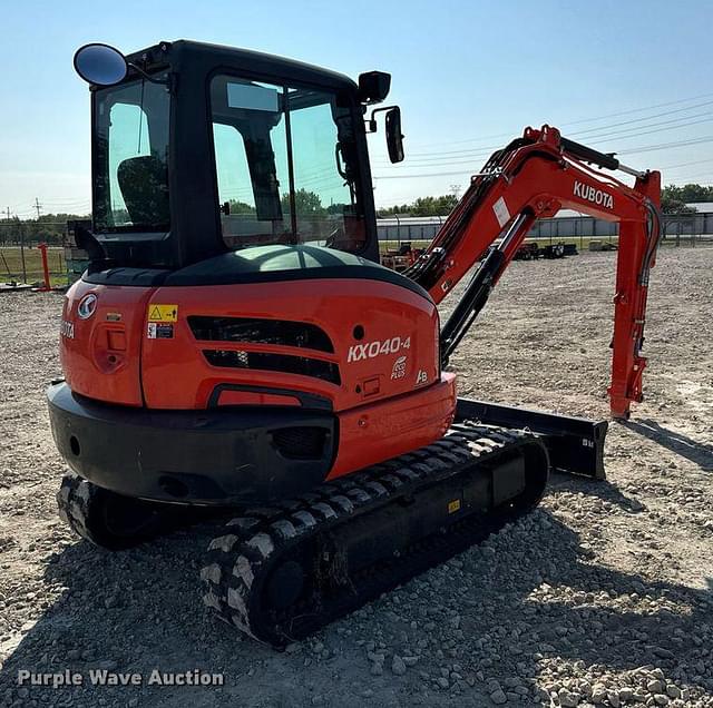 Image of Kubota KX040-4 equipment image 4