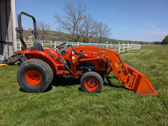 Image of Kubota L2501HST equipment image 2