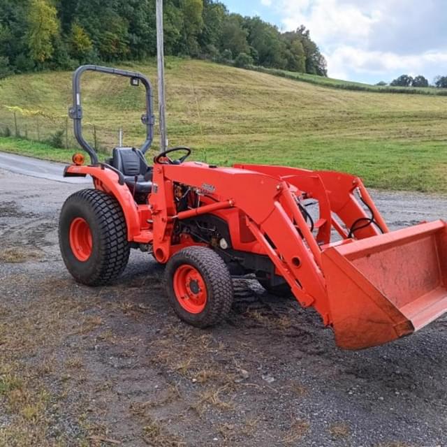 Image of Kubota L2501HST equipment image 4