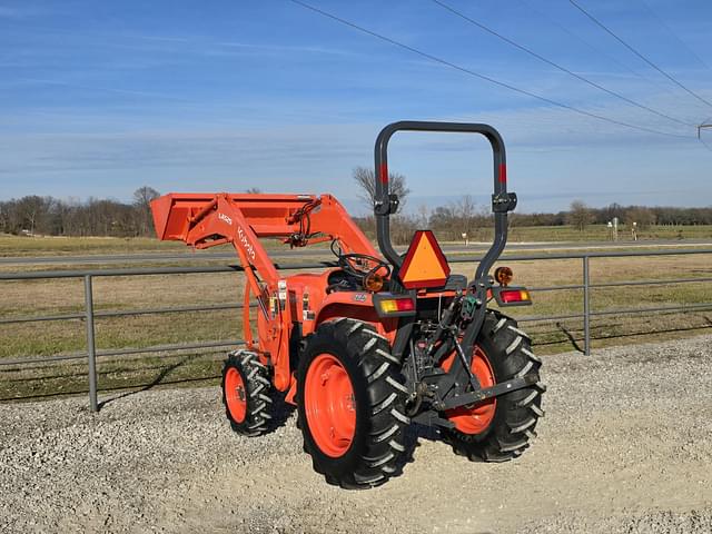 Image of Kubota L3301 equipment image 4