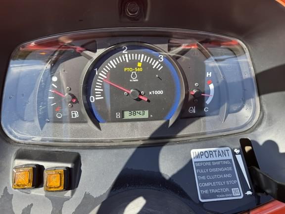 Image of Kubota L3301 equipment image 4