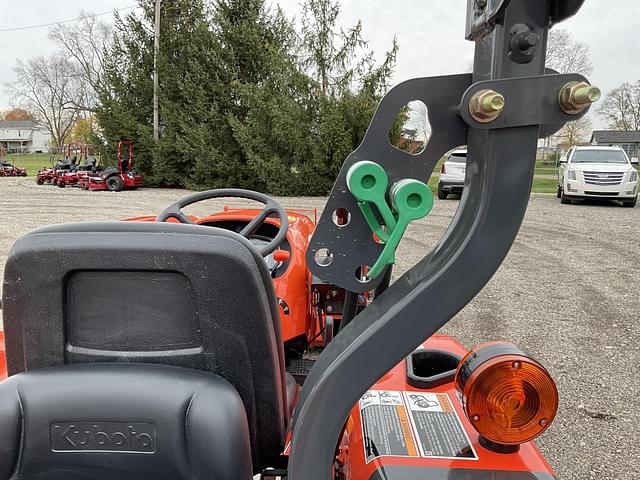 Image of Kubota L3901 equipment image 4