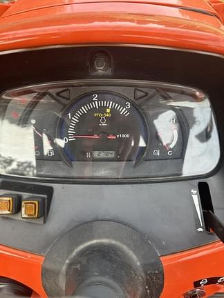 Image of Kubota L3901 equipment image 3