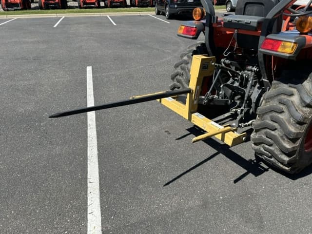 Image of Kubota L3901 equipment image 4