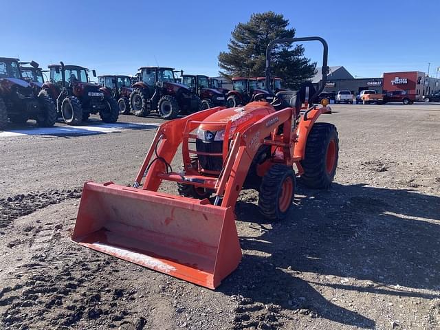 Image of Kubota L3901 equipment image 3