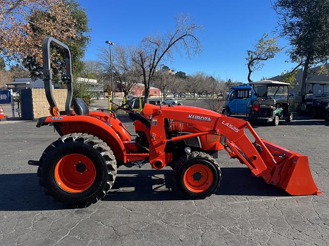 Image of Kubota L3901 equipment image 3