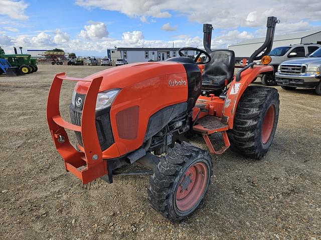 Image of Kubota L3901 equipment image 2