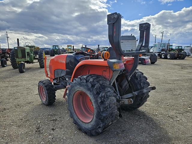 Image of Kubota L3901 equipment image 4