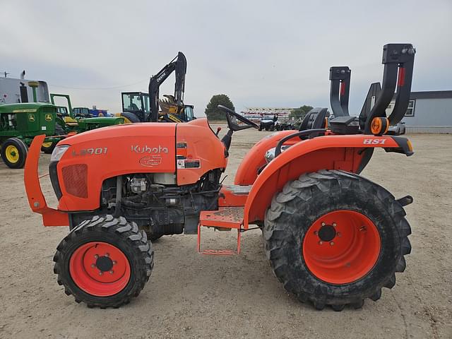 Image of Kubota L3901 equipment image 3