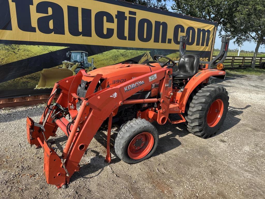 Image of Kubota L3901 Primary image