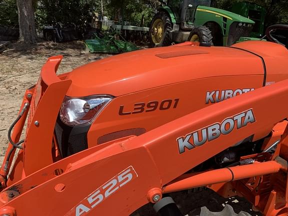 Image of Kubota L3901D equipment image 4