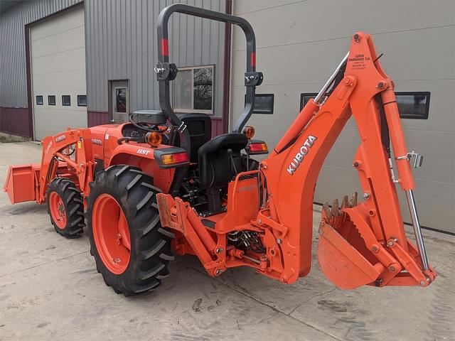 Image of Kubota L3901HST equipment image 4