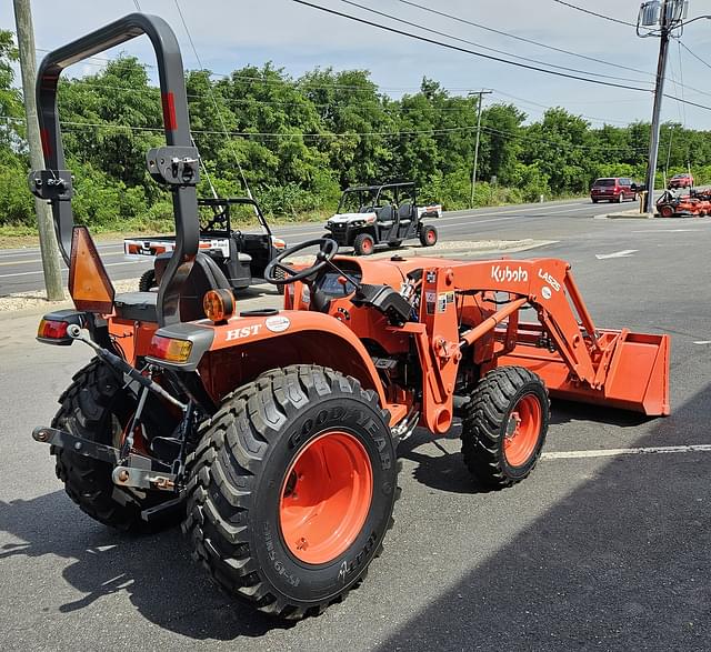 Image of Kubota L3901HST equipment image 4
