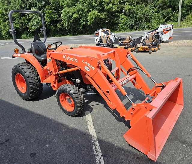 Image of Kubota L3901HST equipment image 3