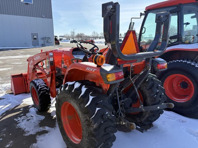Image of Kubota L3901HST equipment image 3