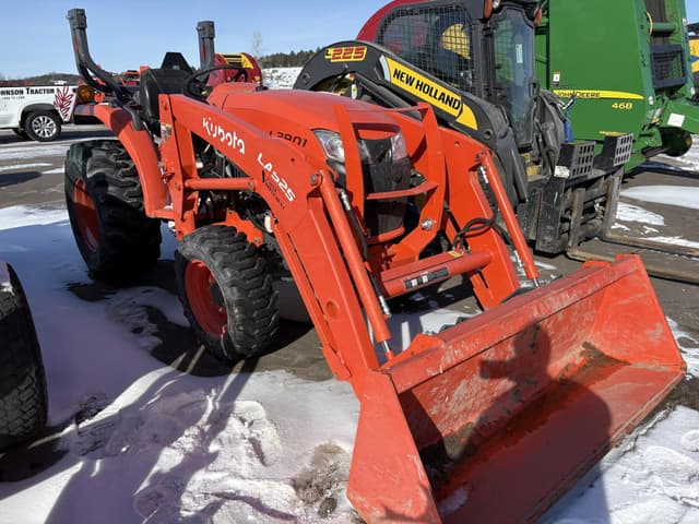 Image of Kubota L3901HST equipment image 2