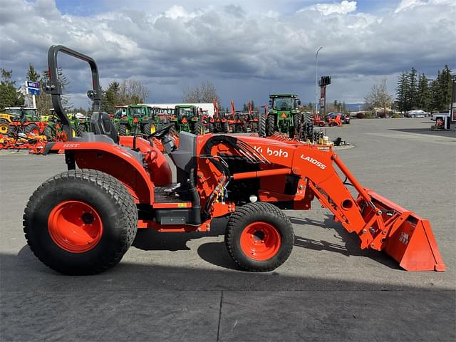 Image of Kubota L4760 equipment image 4