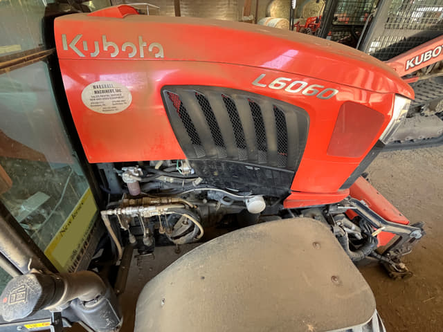 Image of Kubota L6060HST equipment image 1