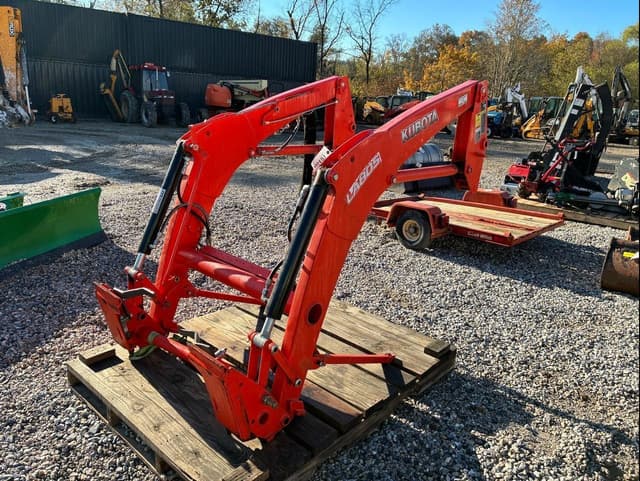 Image of Kubota LA805 equipment image 2
