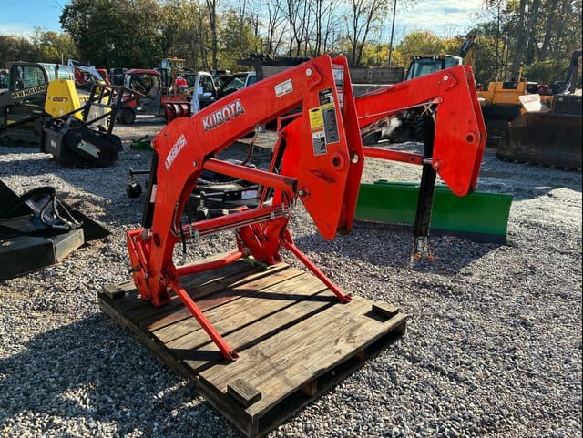 Image of Kubota LA805 equipment image 4