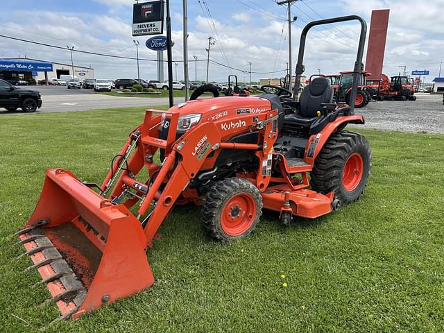 Image of Kubota LX2610HSD equipment image 2
