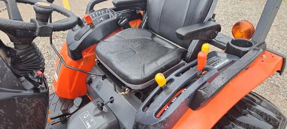 Image of Kubota LX2610HSD equipment image 3