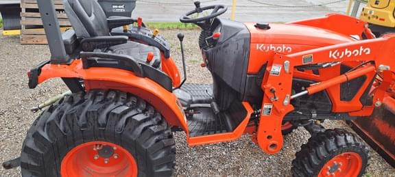 Image of Kubota LX2610HSD equipment image 1
