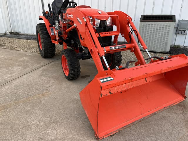 Image of Kubota LX3310HSD equipment image 4