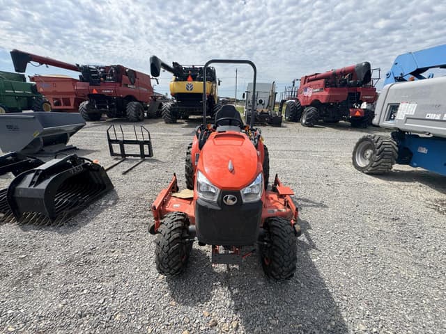 Image of Kubota LX3310HSD equipment image 1