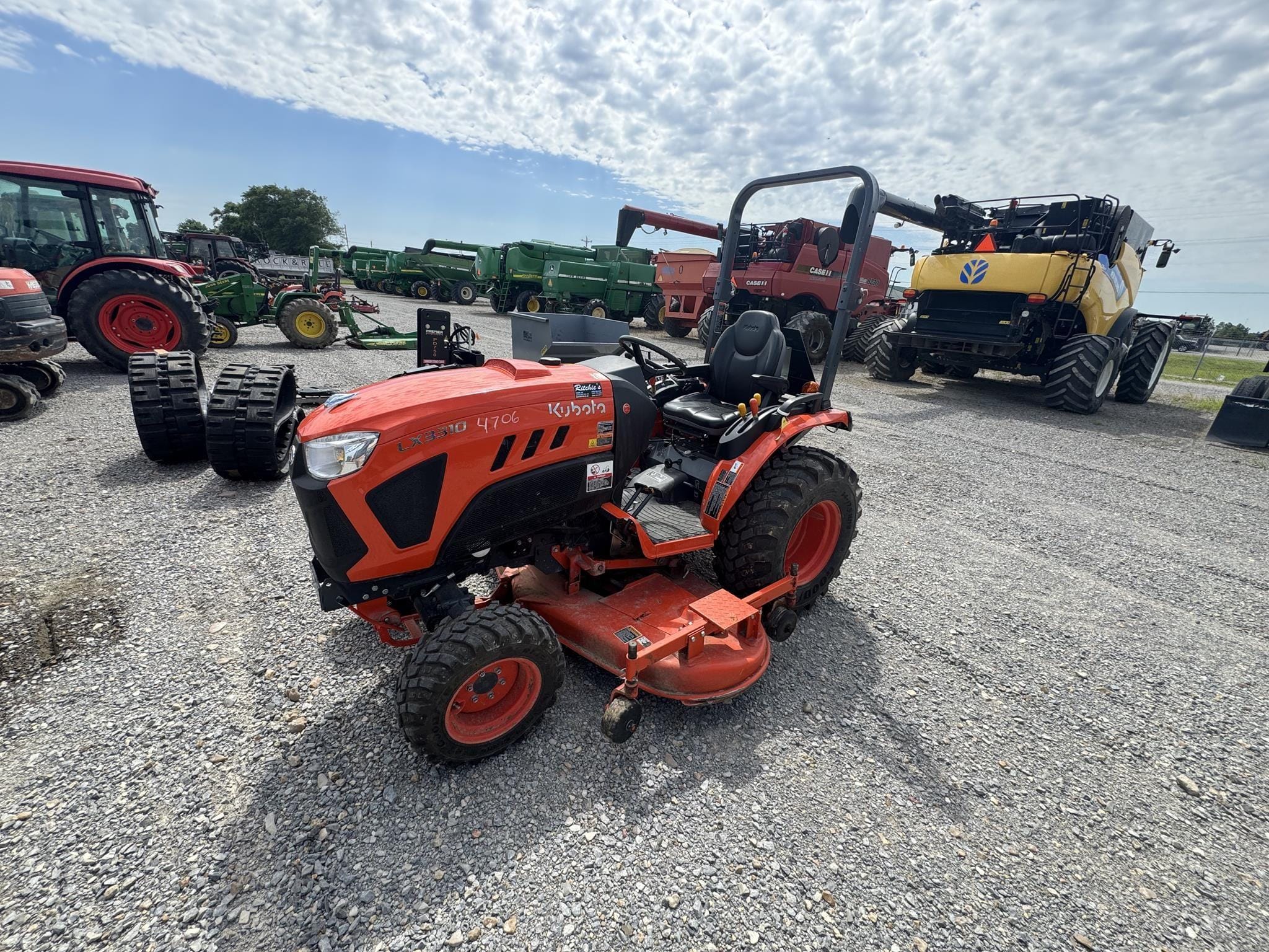 2020 Kubota LX3310HSD Equipment Image0