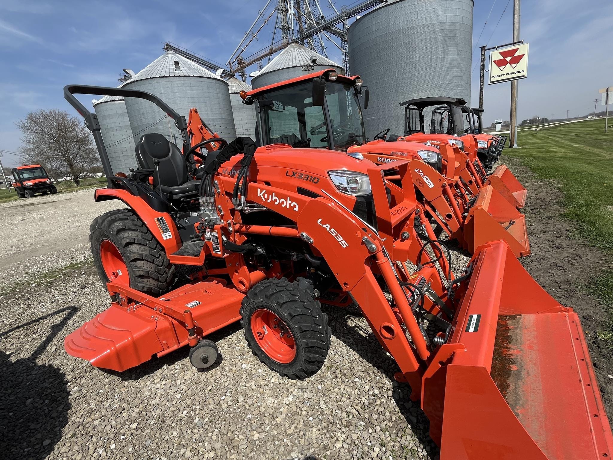 2020 Kubota LX3310HSD Equipment Image0