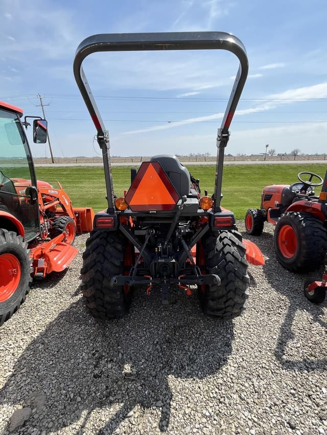 Image of Kubota LX3310HSD equipment image 3