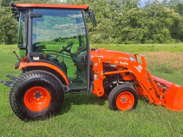 Image of Kubota LX3310HSD equipment image 4
